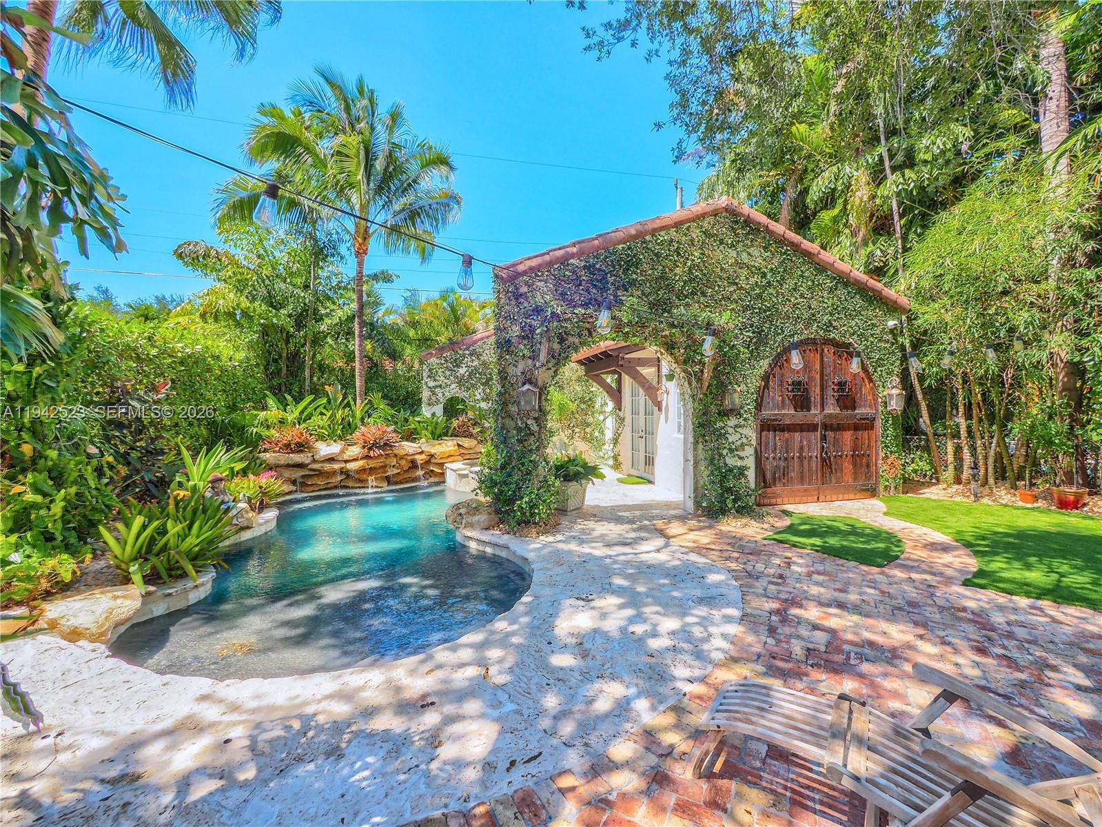 CORAL GABLES SEC E - Residential