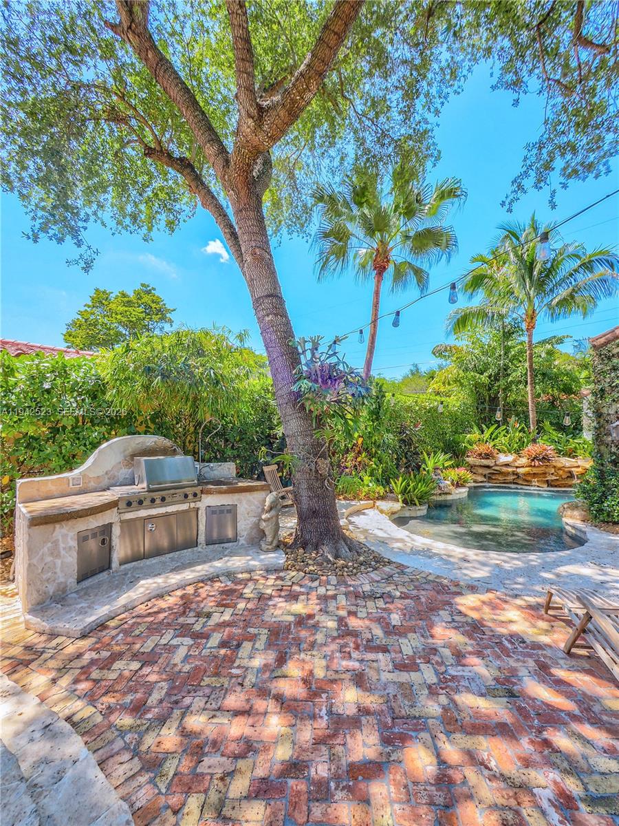 CORAL GABLES SEC E - Residential