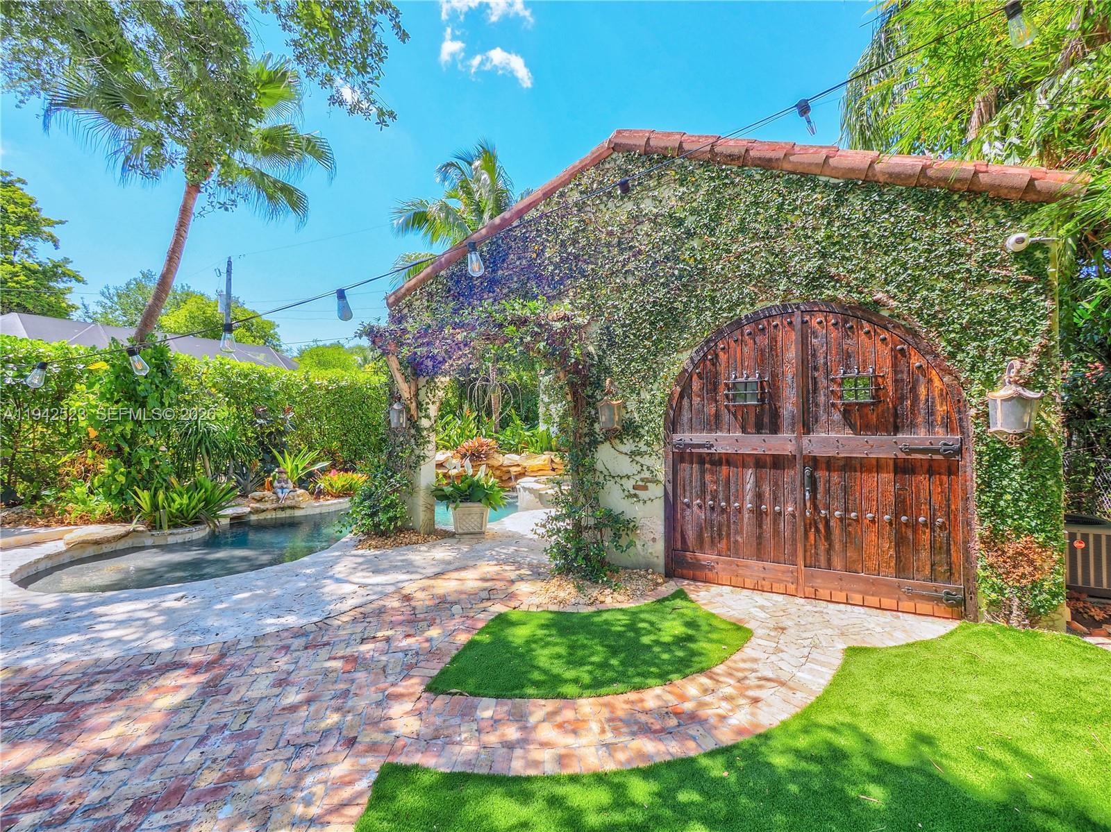 CORAL GABLES SEC E - Residential