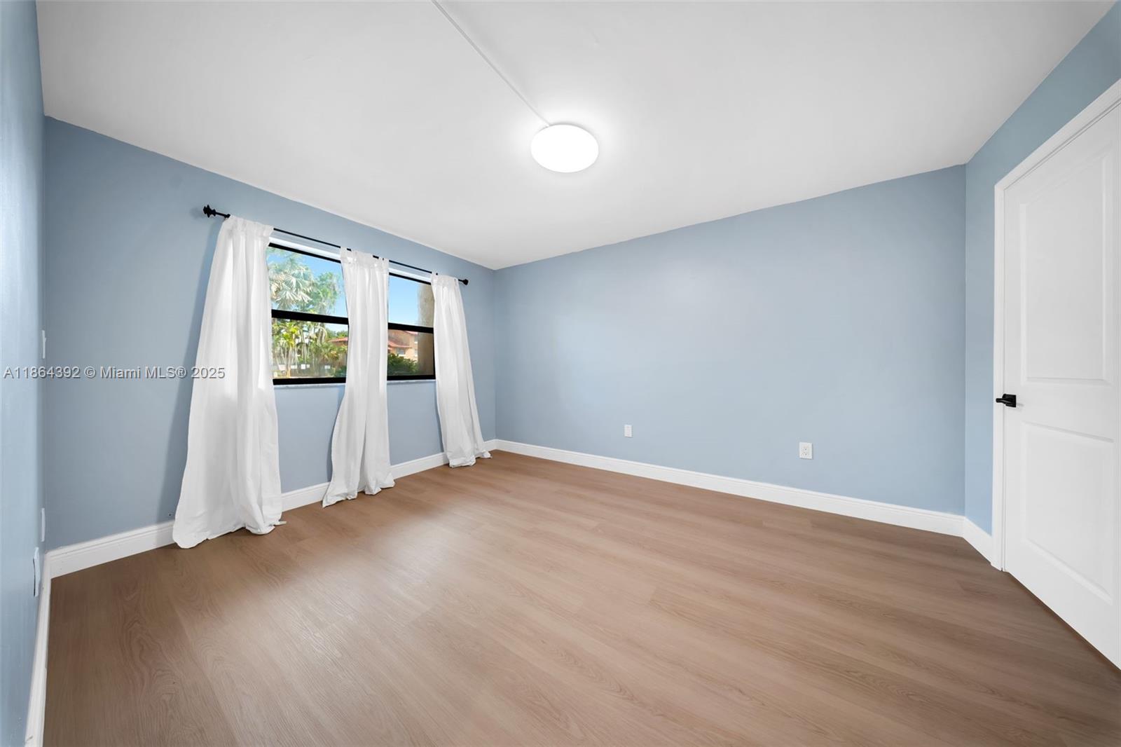 THE COURTS AT KENDALL - Residential