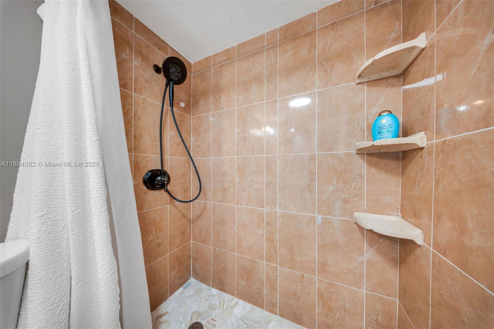 THE COURTS AT KENDALL - Residential