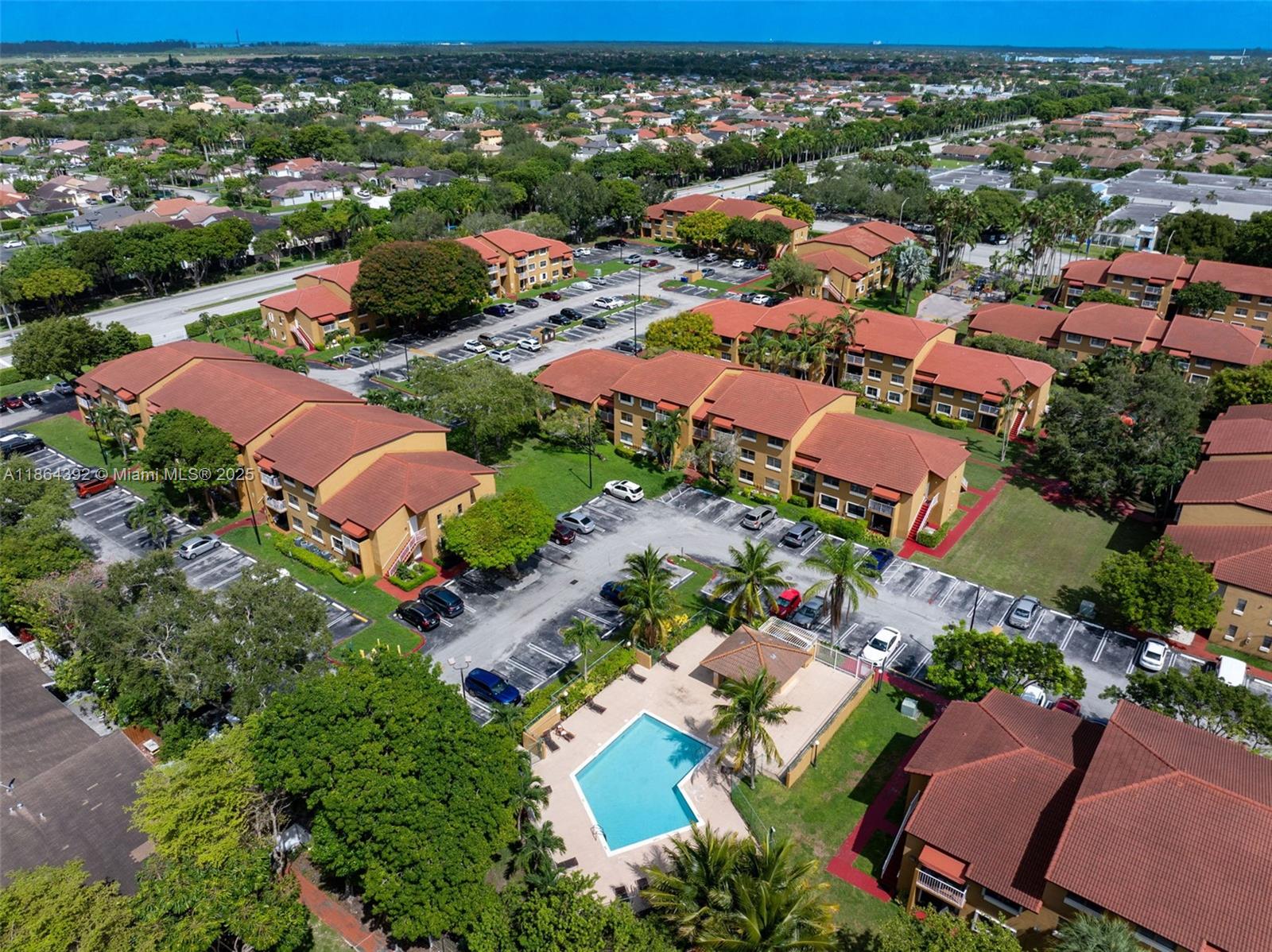 THE COURTS AT KENDALL - Residential