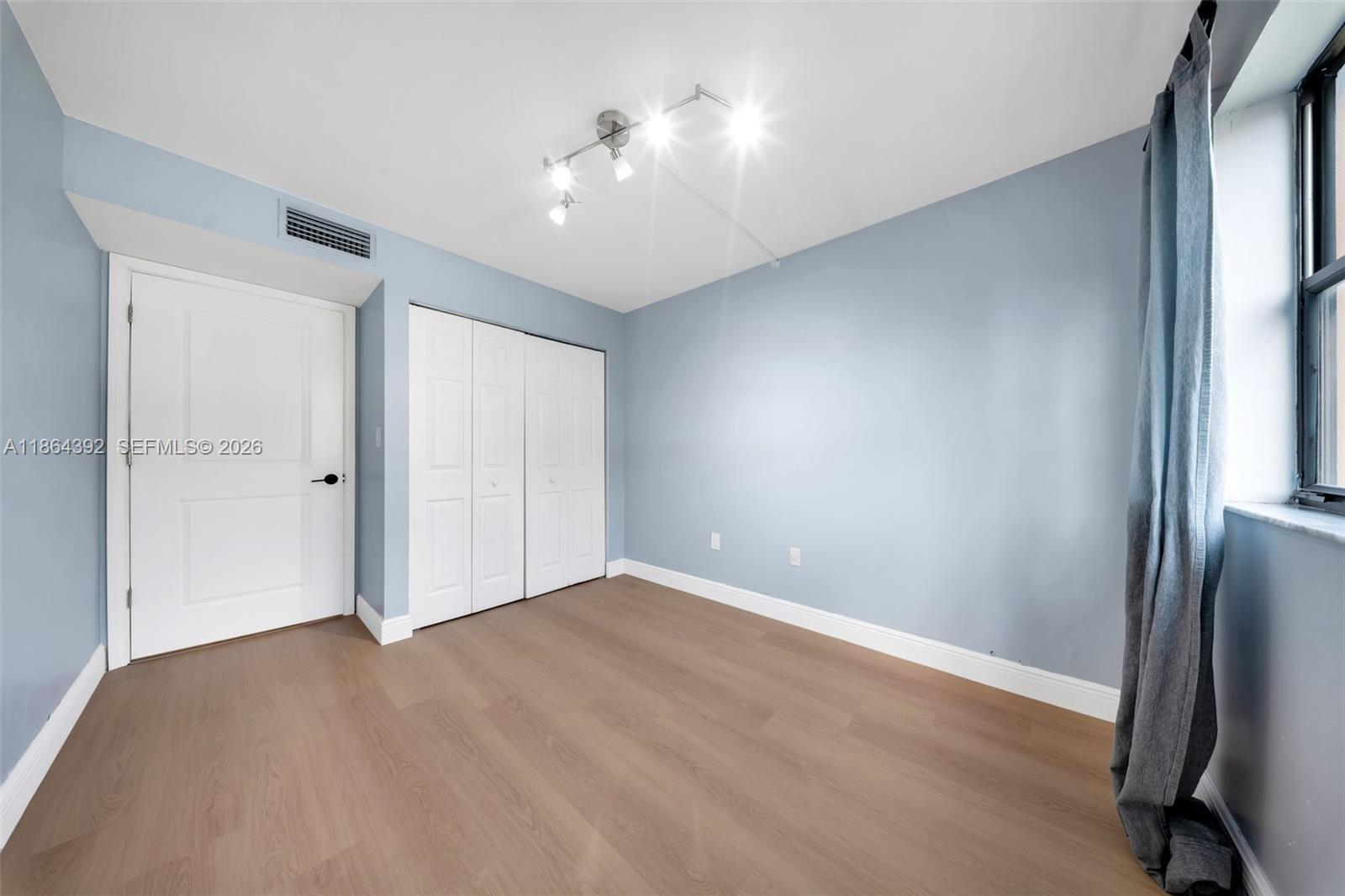 THE COURTS AT KENDALL - Residential