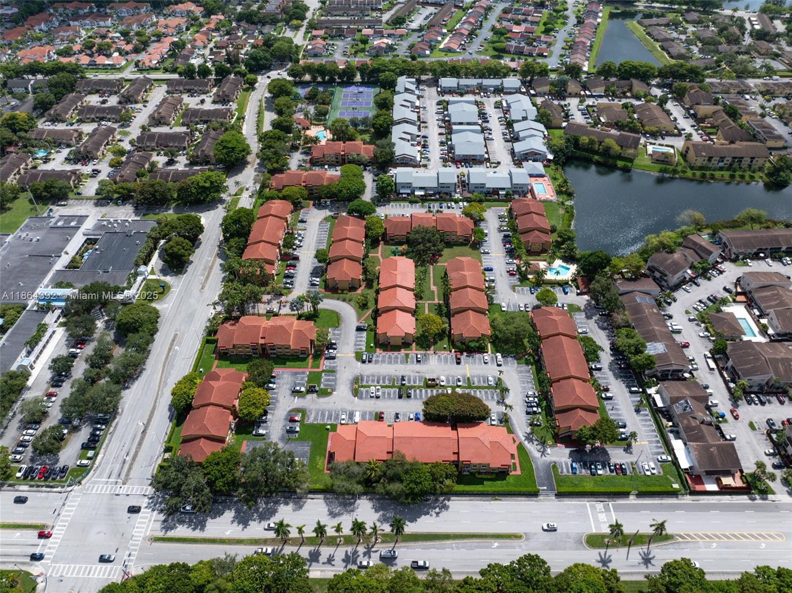 THE COURTS AT KENDALL - Residential