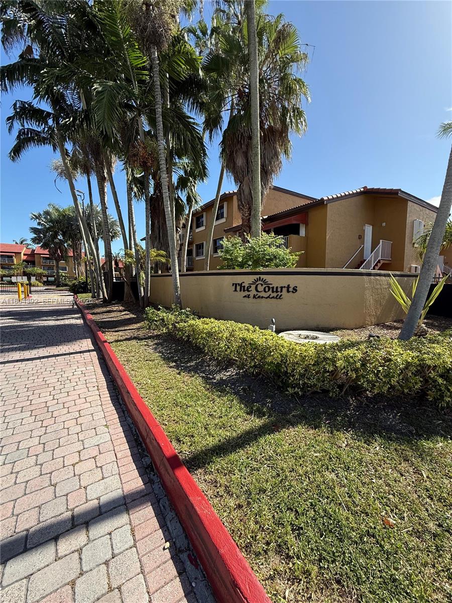 THE COURTS AT KENDALL - Residential