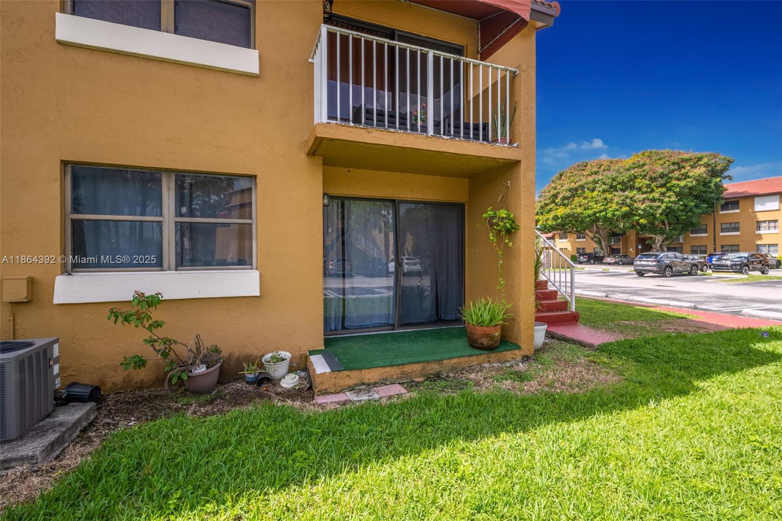 THE COURTS AT KENDALL - Residential