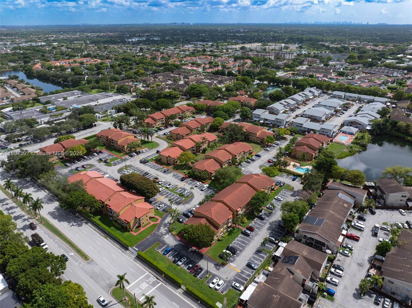 THE COURTS AT KENDALL - Residential