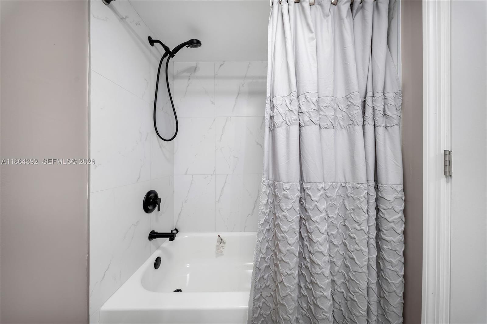 THE COURTS AT KENDALL - Residential