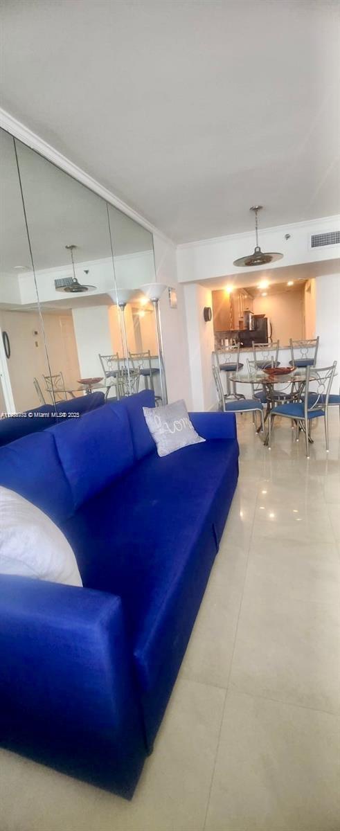 THE DECOPLAGE CONDO - Residential Lease