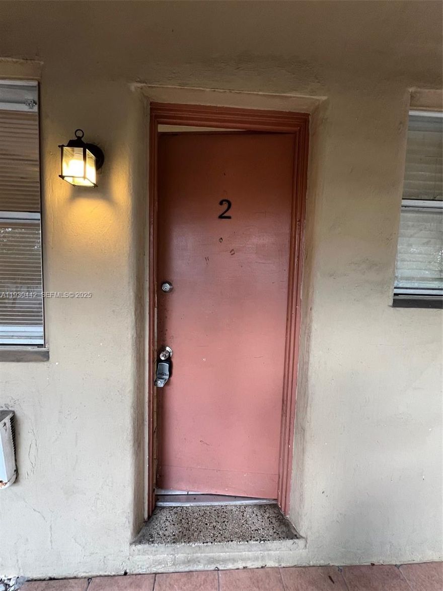 Charming 1 bedroom / 1 bathroom apartment in central Hollywood. Steps from US1. Very close to public transportation. Bright unit. Nice outside seating area. Friendly neighbors. Close to Young Circle. Owner pays for: Water and sewer, trash and gas. Tenant responsible for electric.