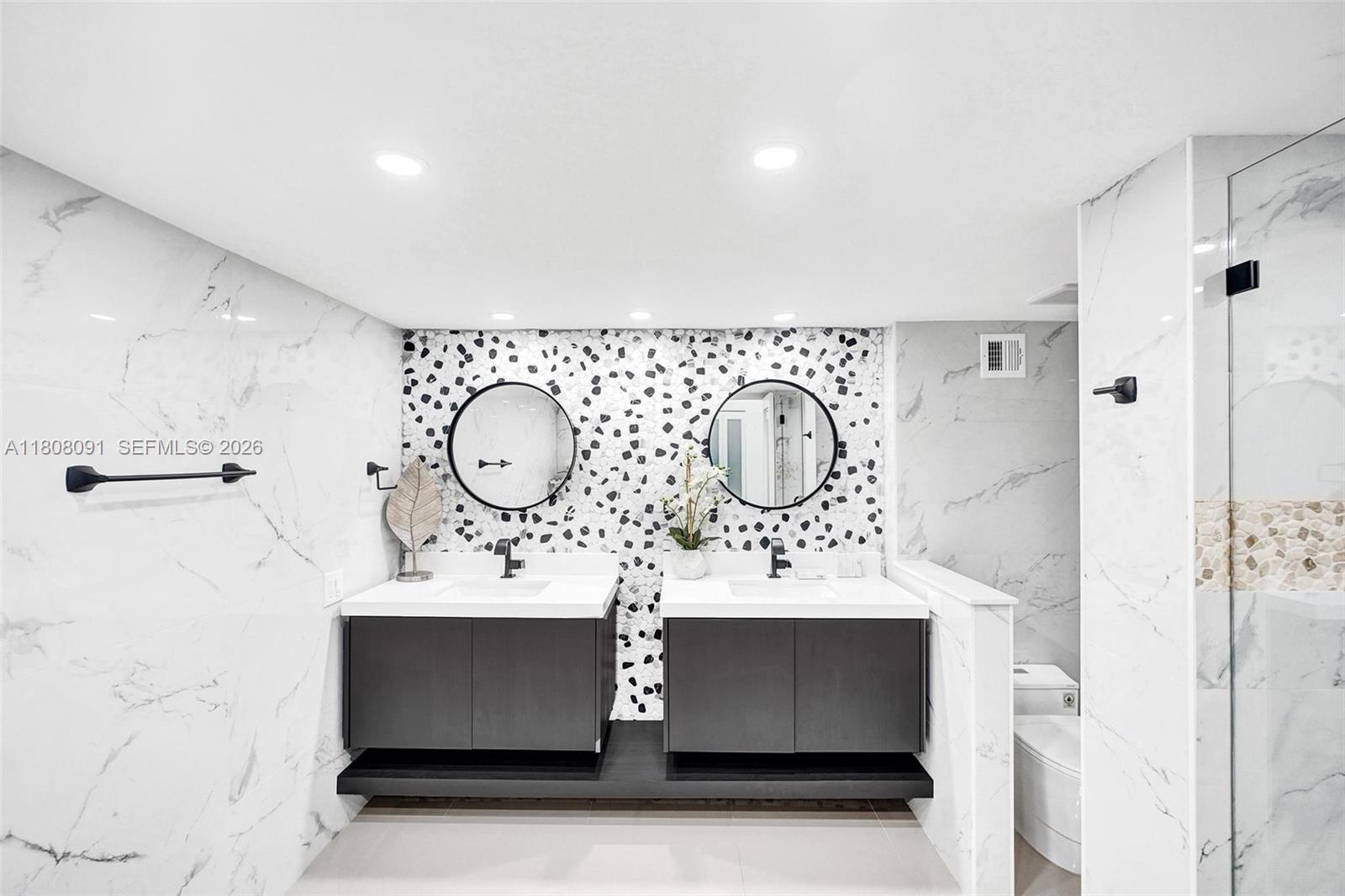 AQUARIUS CONDO - Residential