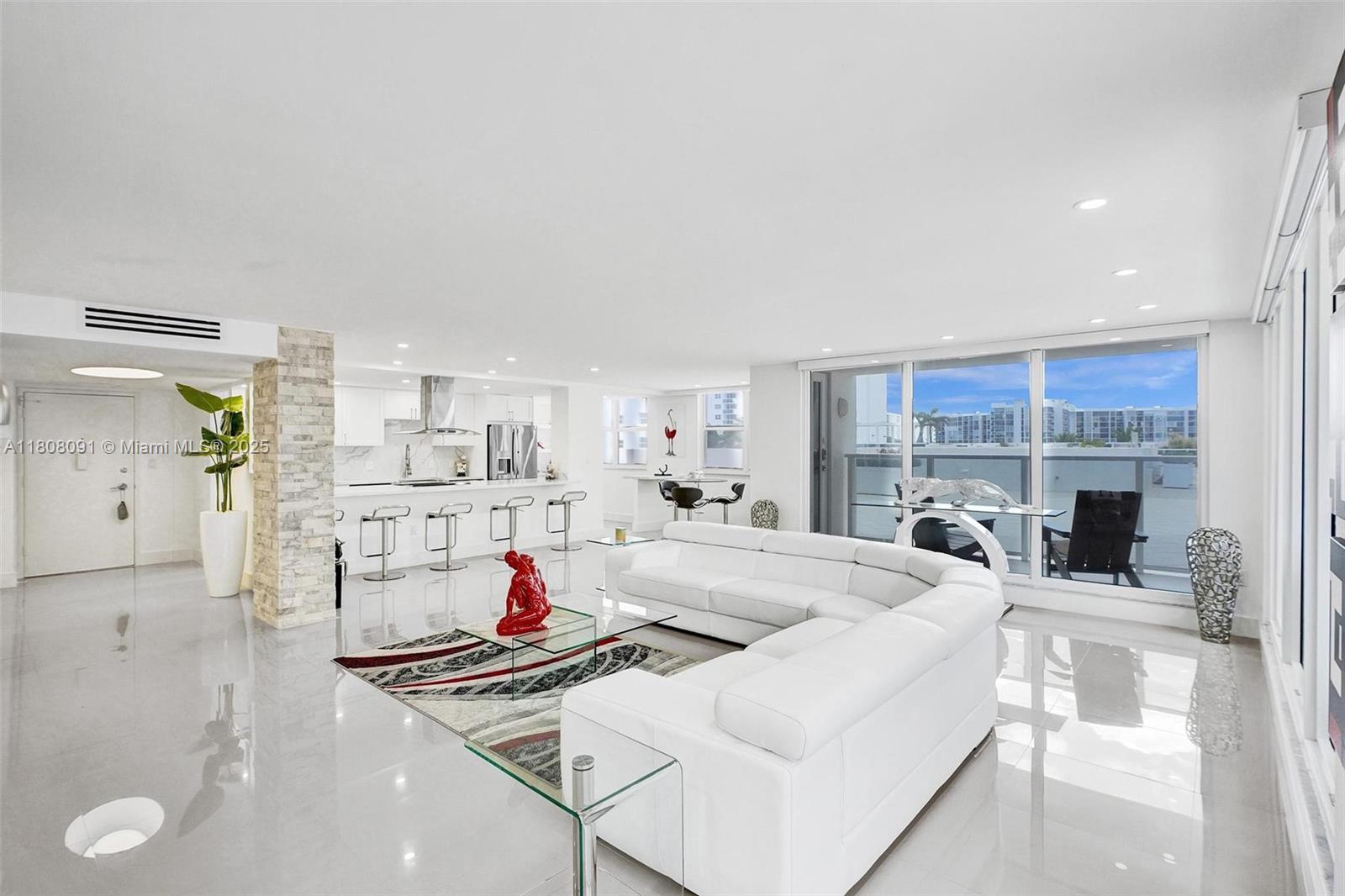 2751 S Ocean Dr 301S, Hollywood, Broward County, Florida - 2 Bedrooms  
2 Bathrooms - 