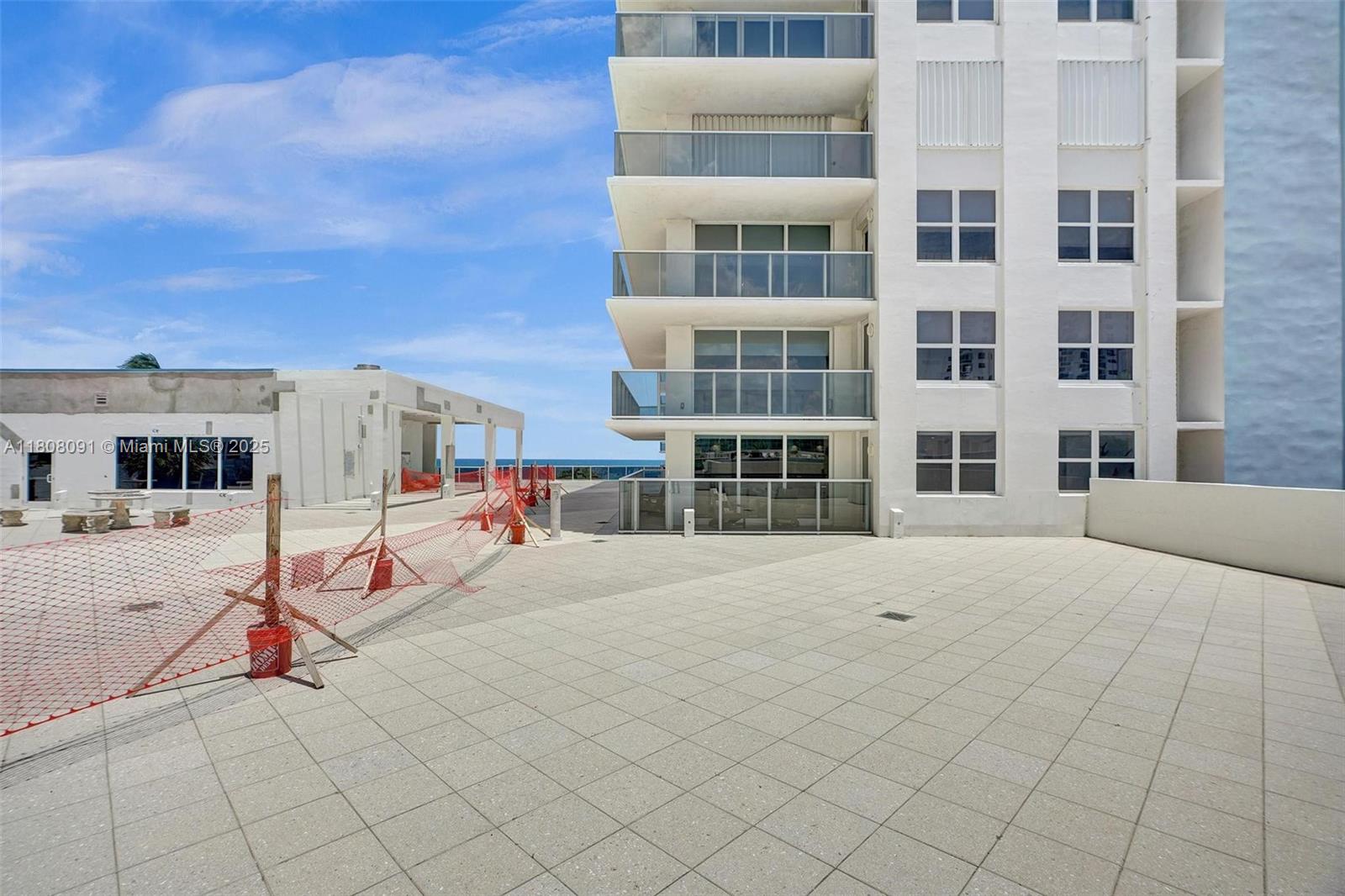 AQUARIUS CONDO - Residential