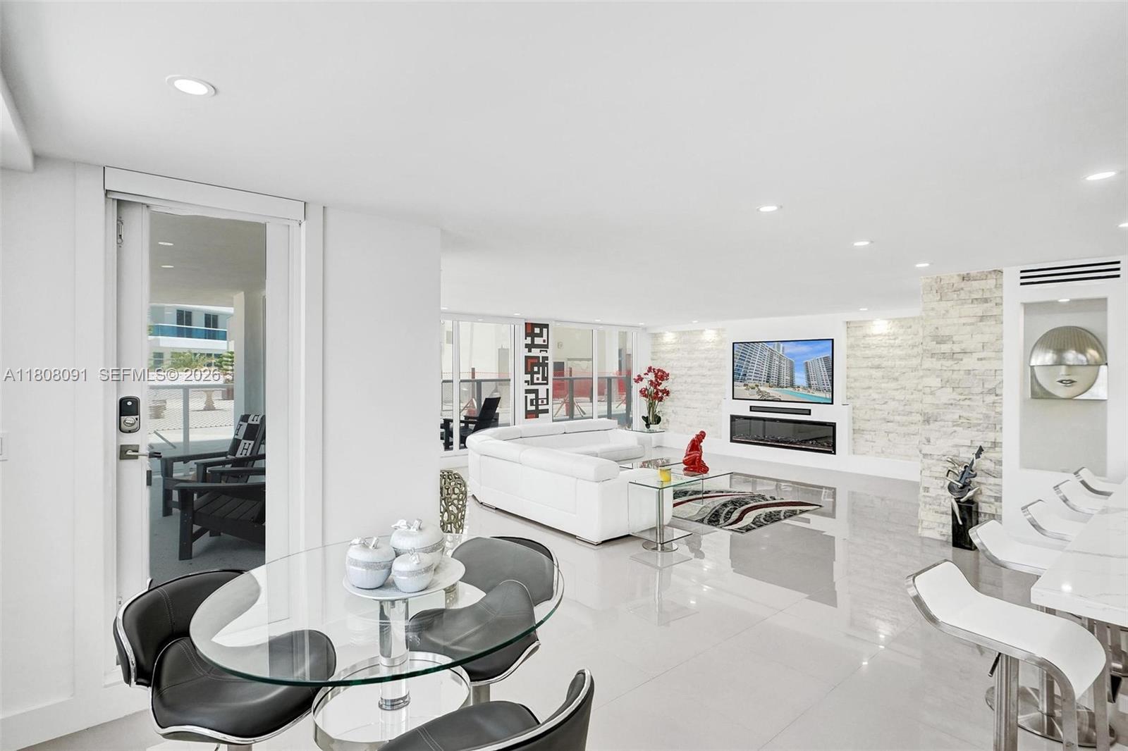 AQUARIUS CONDO - Residential