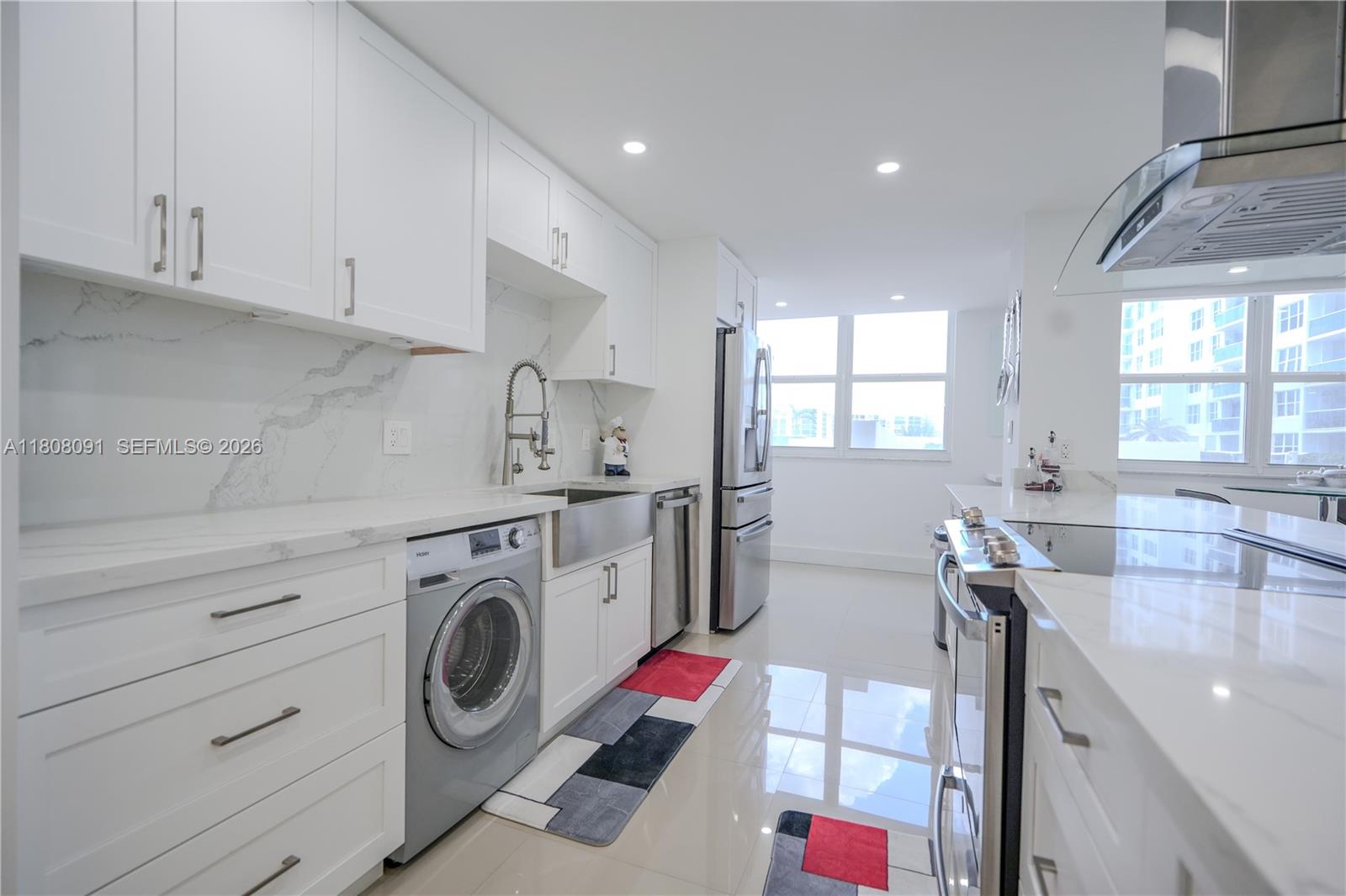 AQUARIUS CONDO - Residential