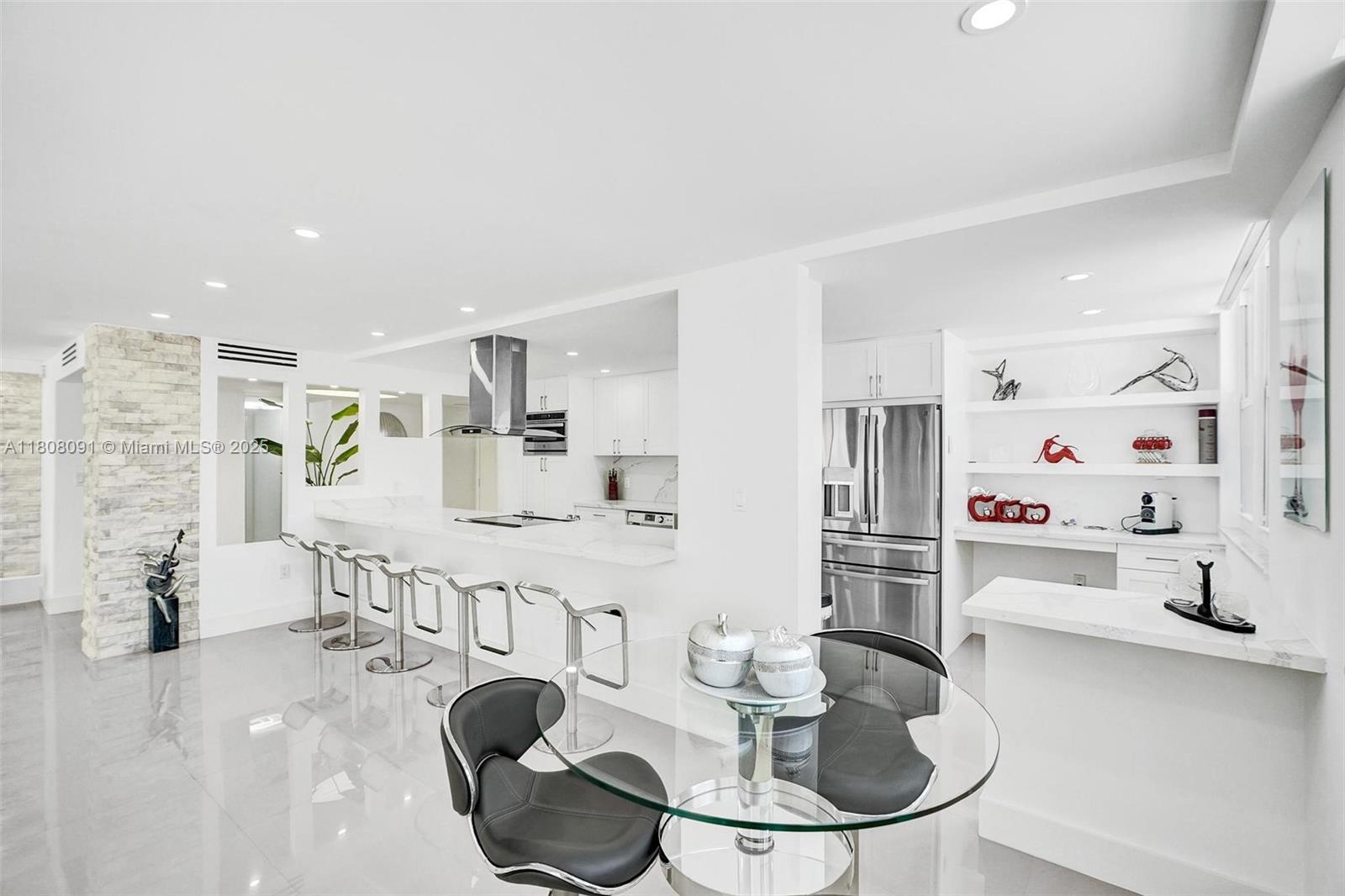 AQUARIUS CONDO - Residential