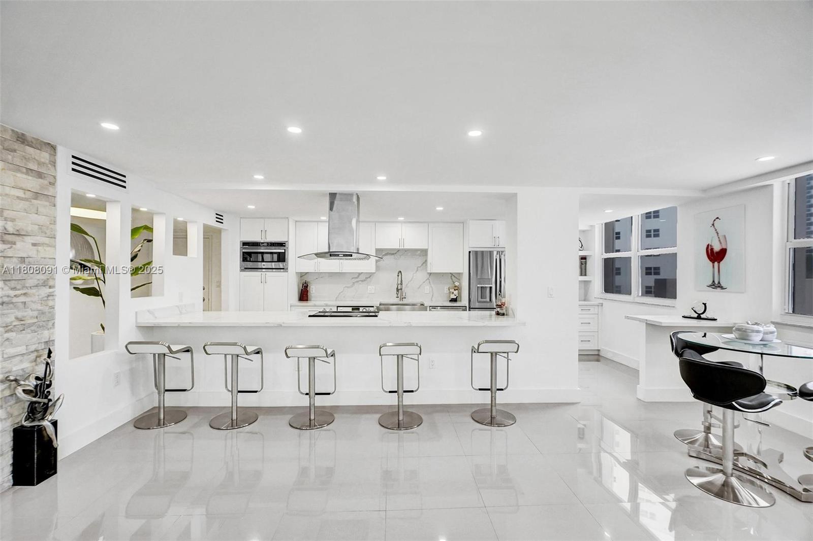 AQUARIUS CONDO - Residential