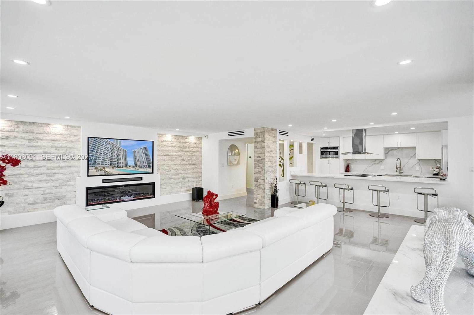 AQUARIUS CONDO - Residential