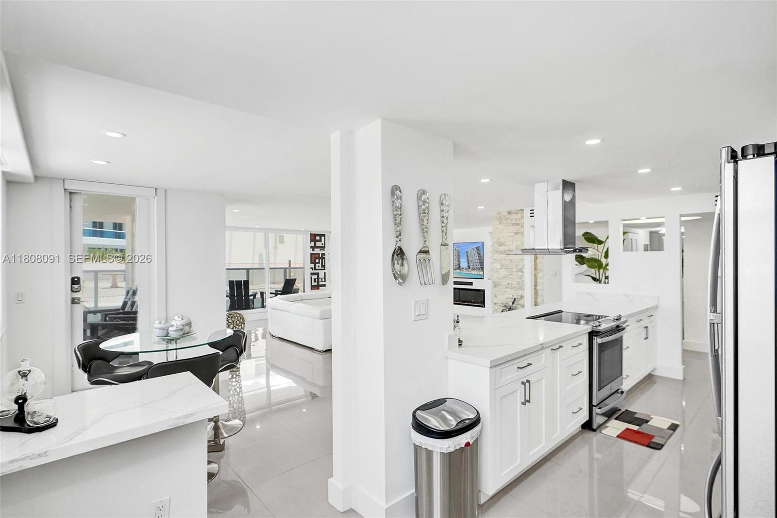 AQUARIUS CONDO - Residential