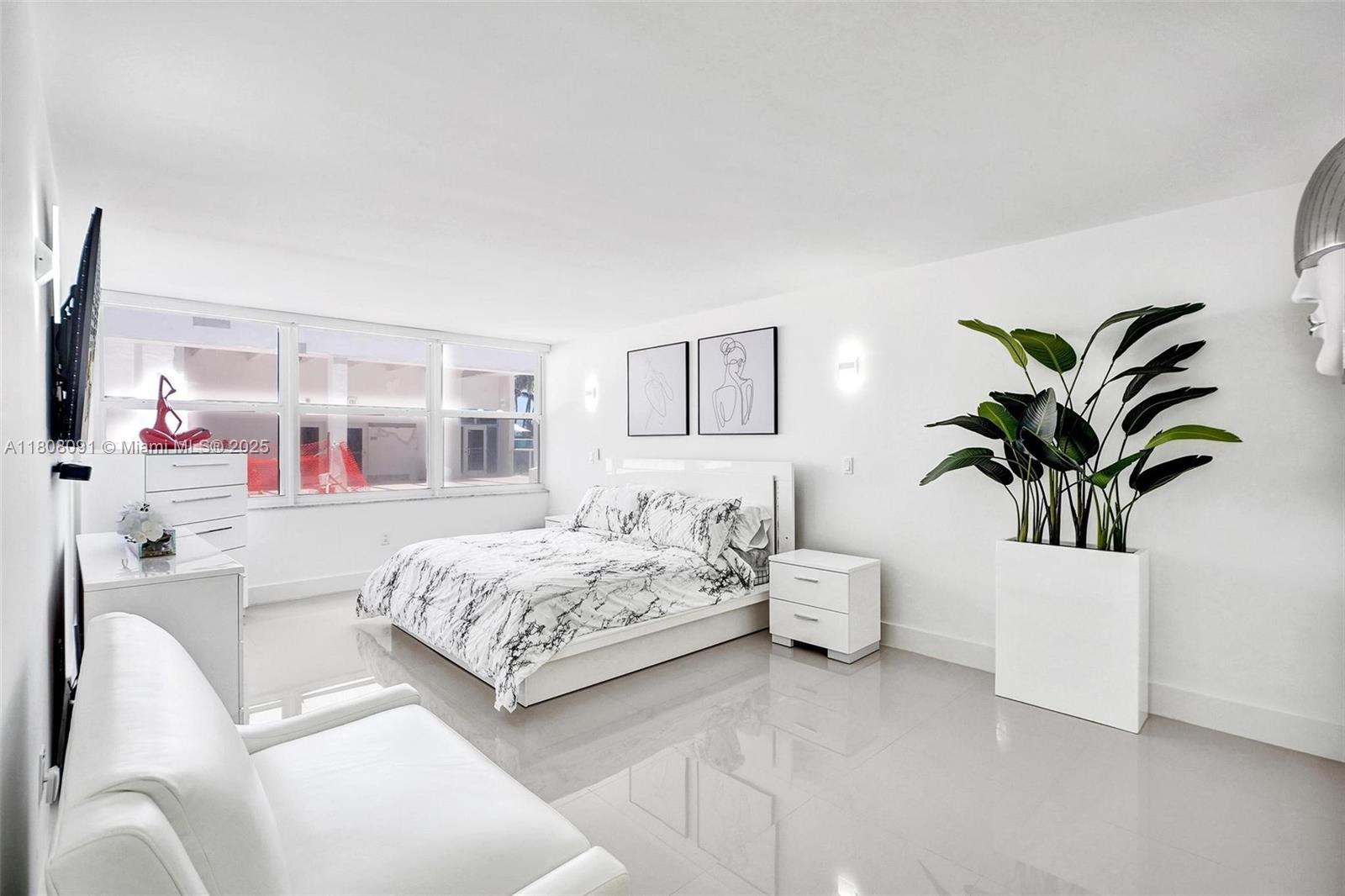AQUARIUS CONDO - Residential
