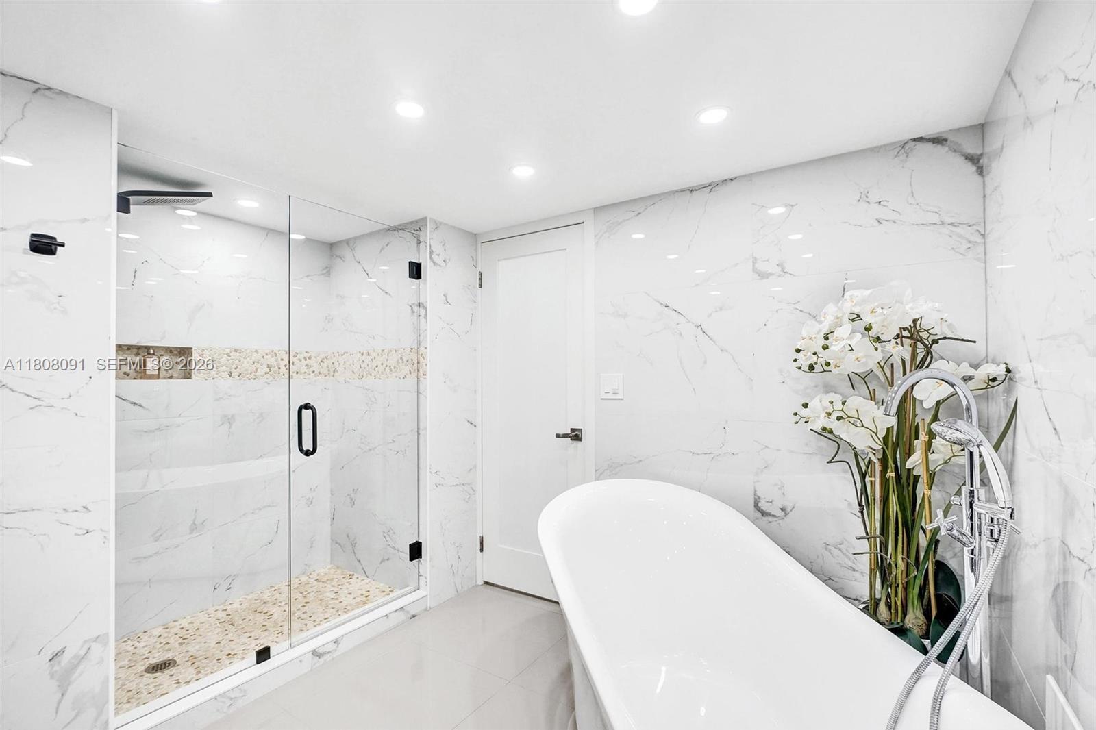 AQUARIUS CONDO - Residential