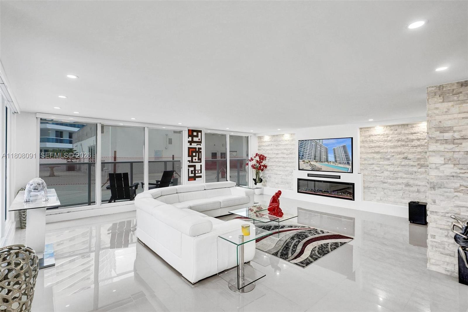 AQUARIUS CONDO - Residential