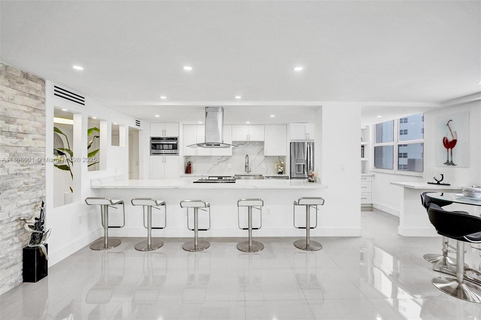 AQUARIUS CONDO - Residential