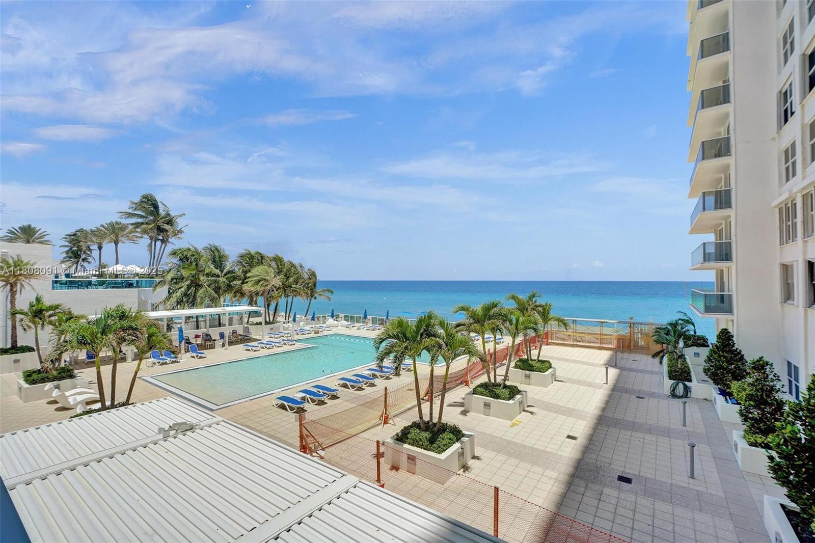 AQUARIUS CONDO - Residential
