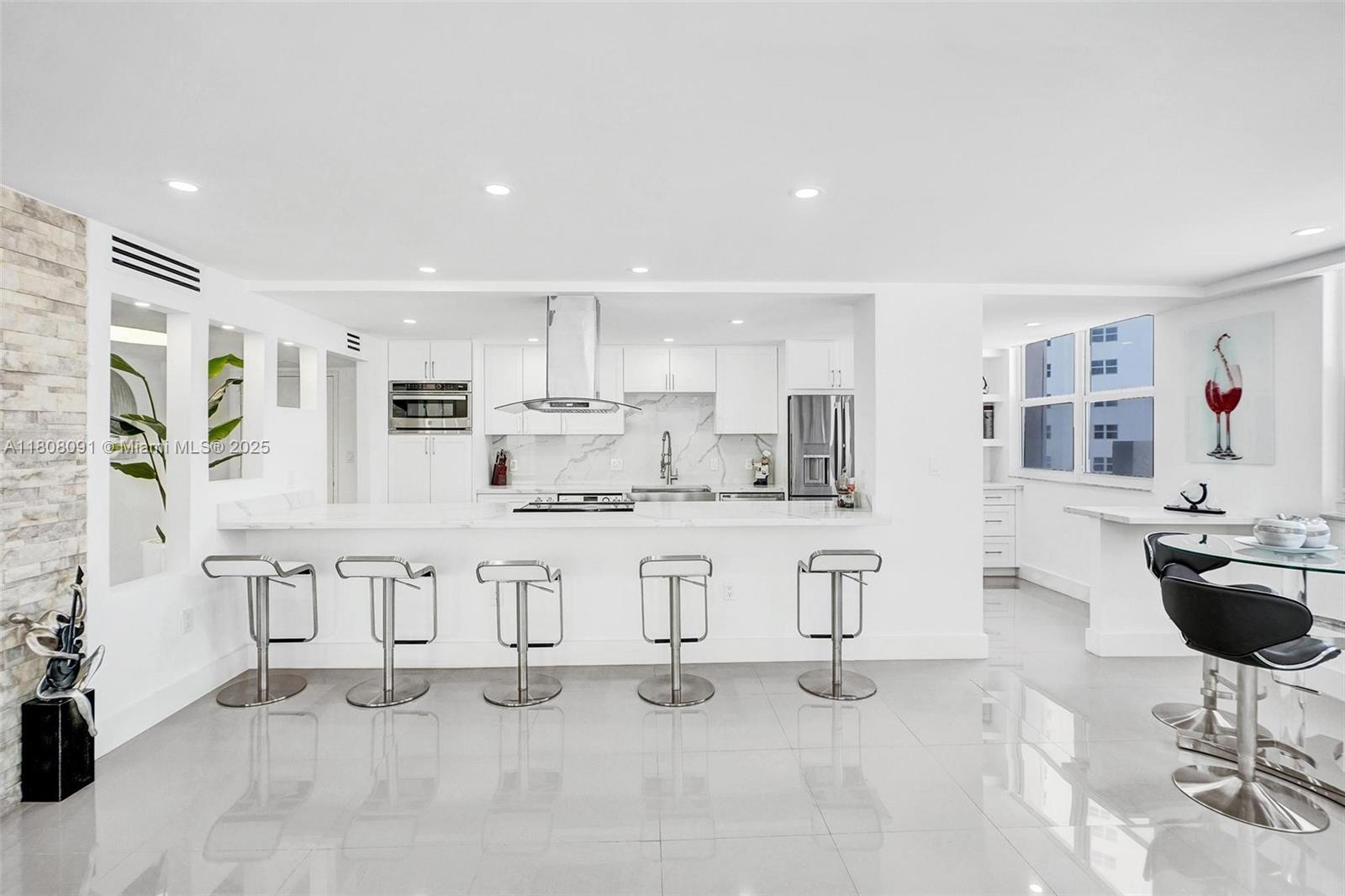 AQUARIUS CONDO - Residential