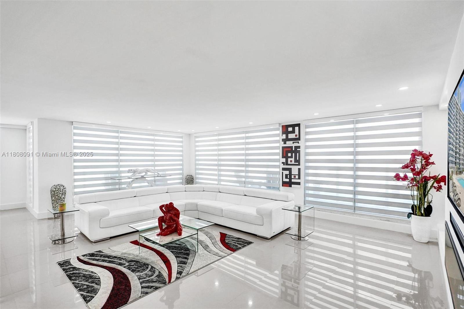 AQUARIUS CONDO - Residential