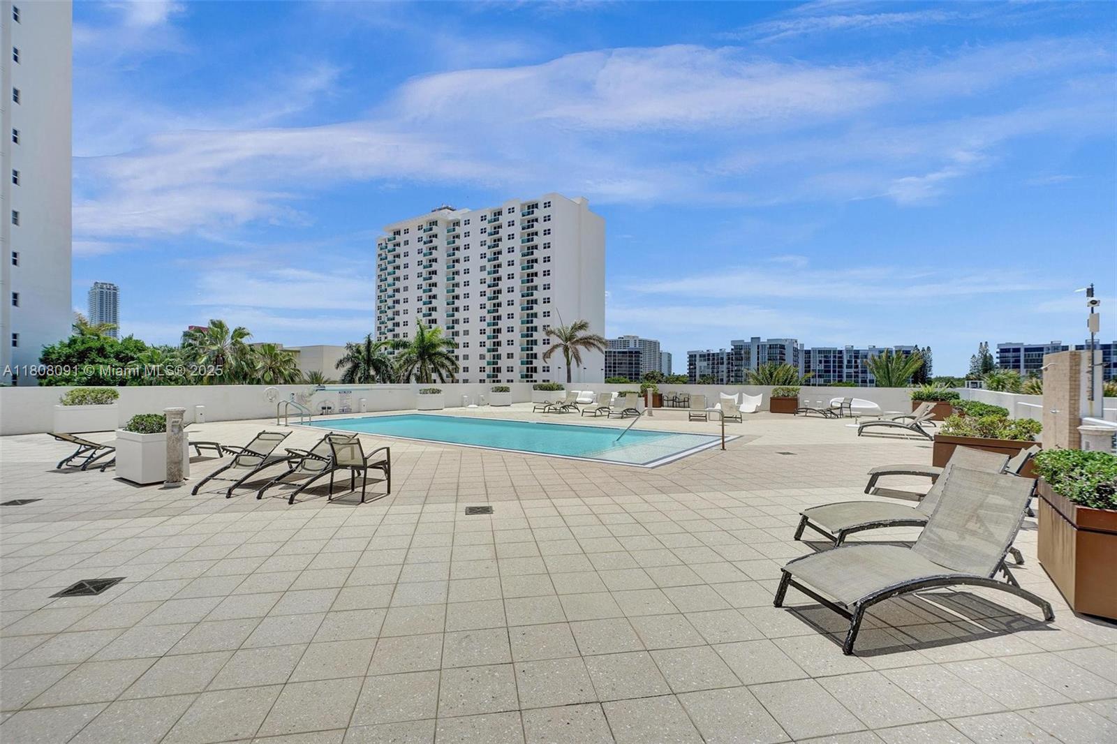 AQUARIUS CONDO - Residential