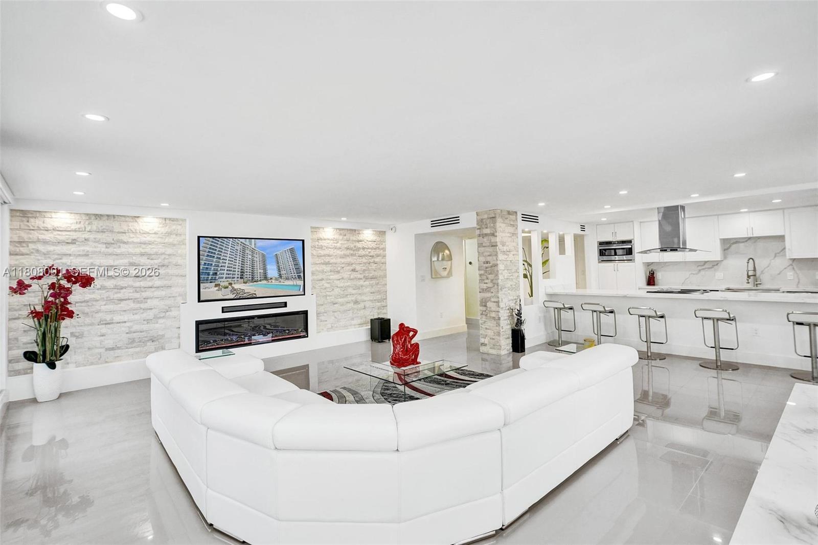 AQUARIUS CONDO - Residential
