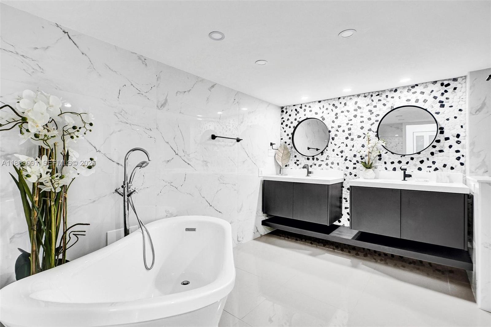 AQUARIUS CONDO - Residential