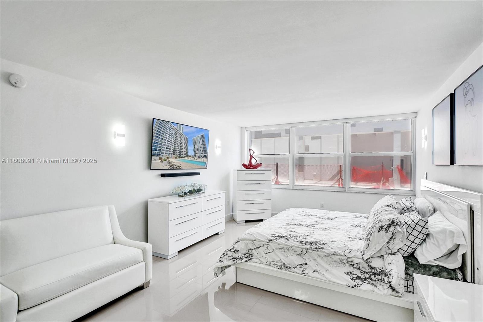 AQUARIUS CONDO - Residential
