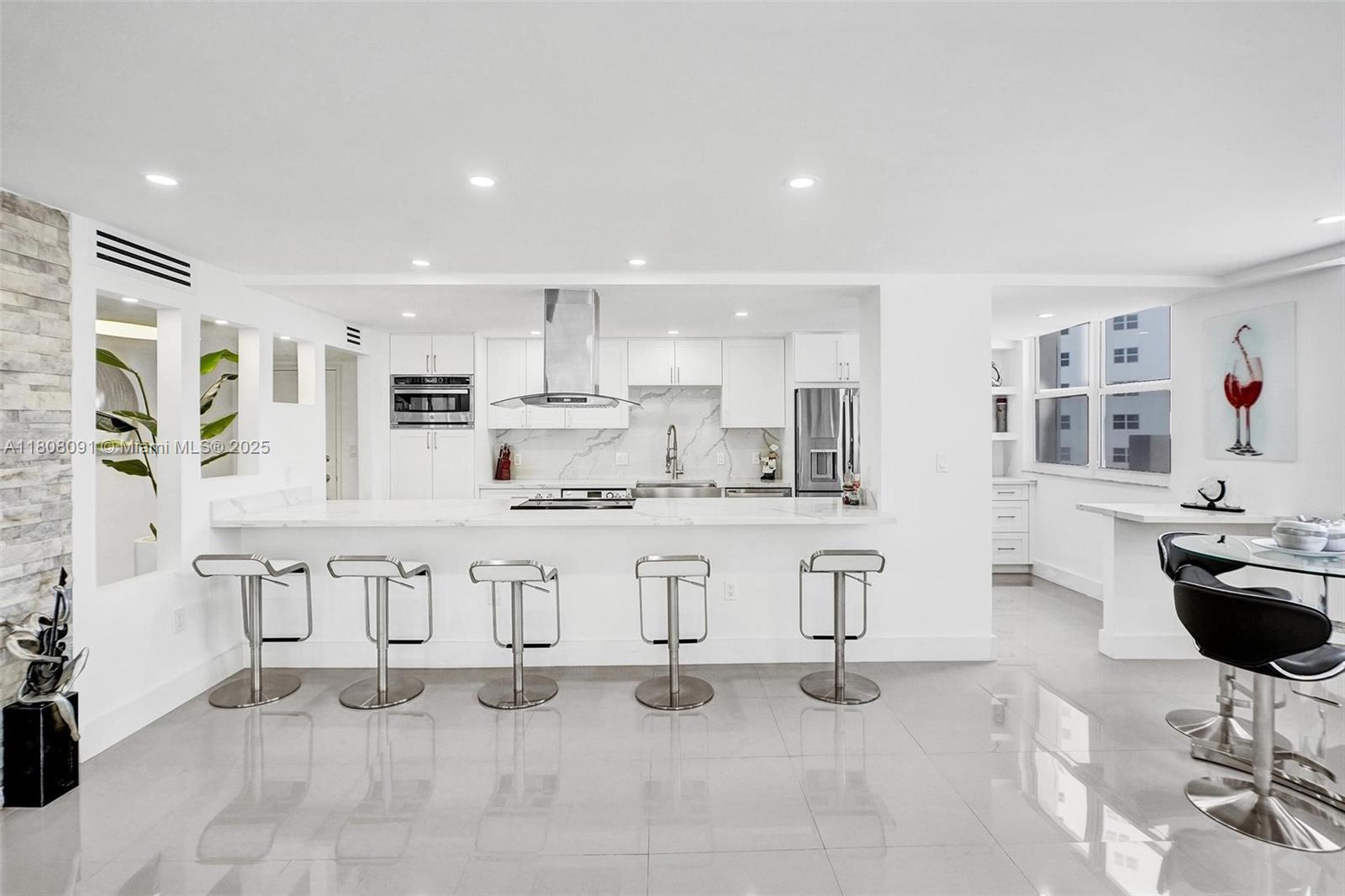 AQUARIUS CONDO - Residential