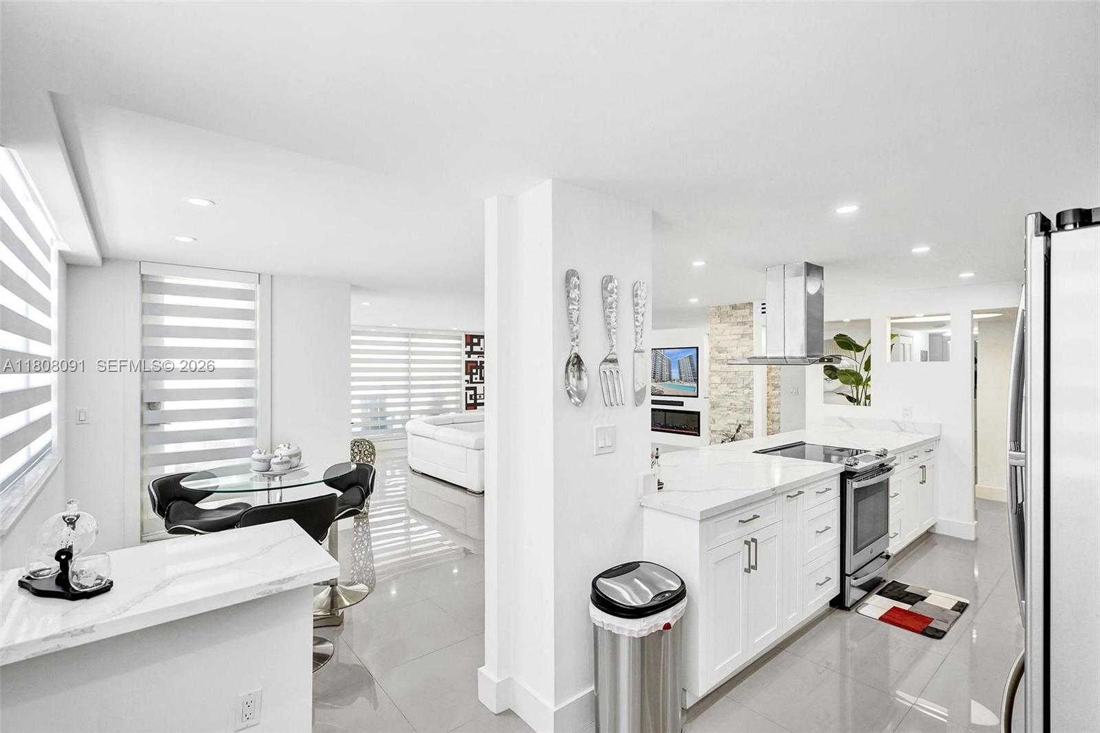 AQUARIUS CONDO - Residential