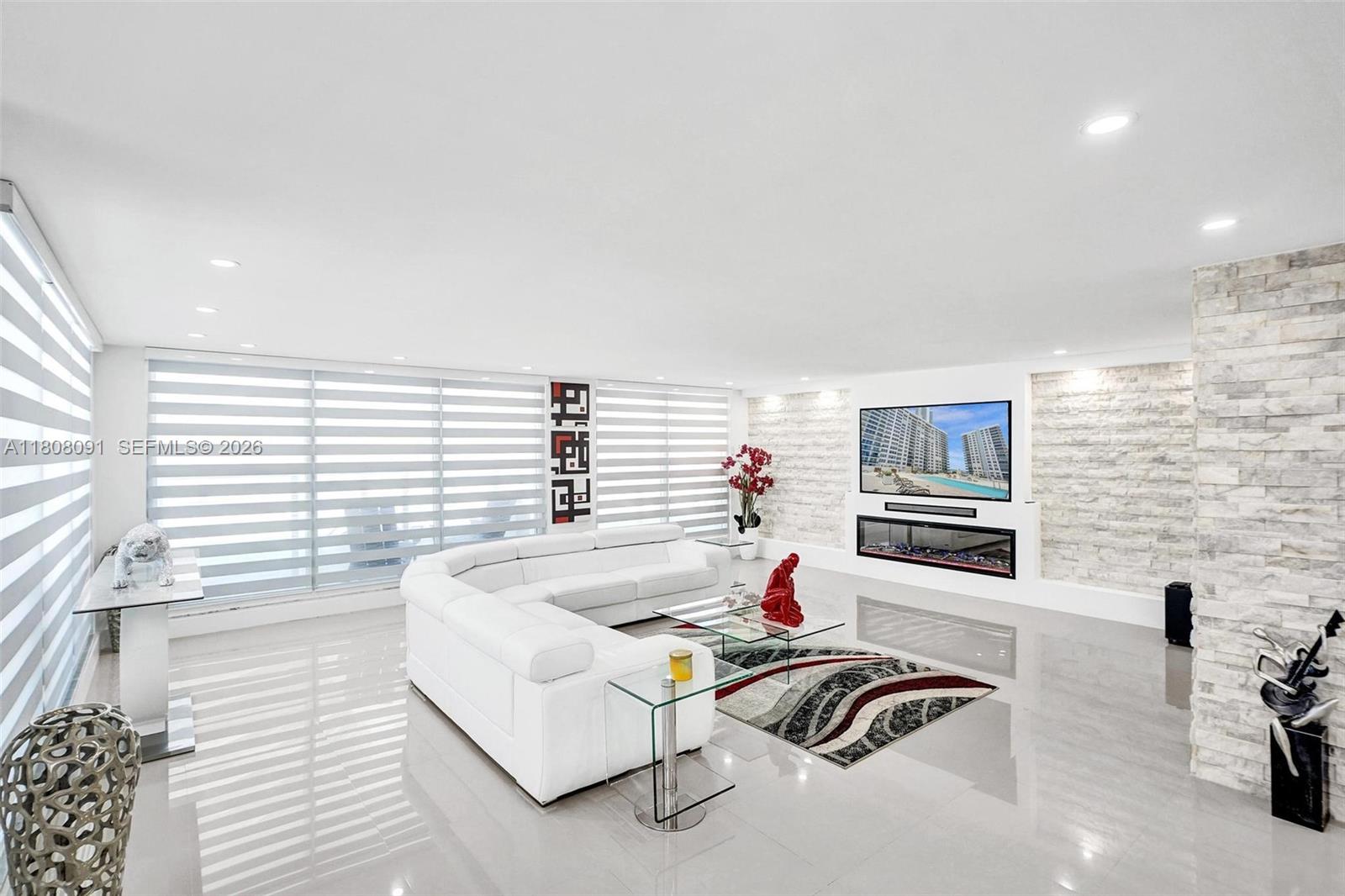 AQUARIUS CONDO - Residential