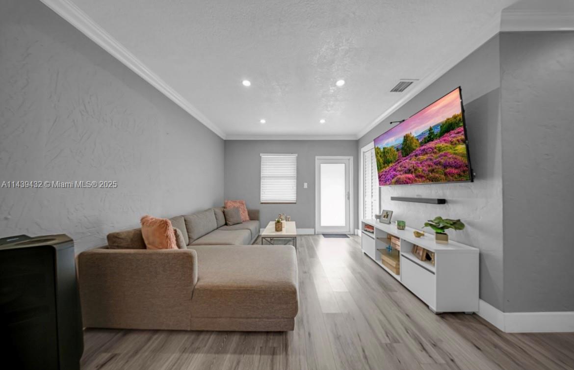 LINDEN GARDENS - Residential