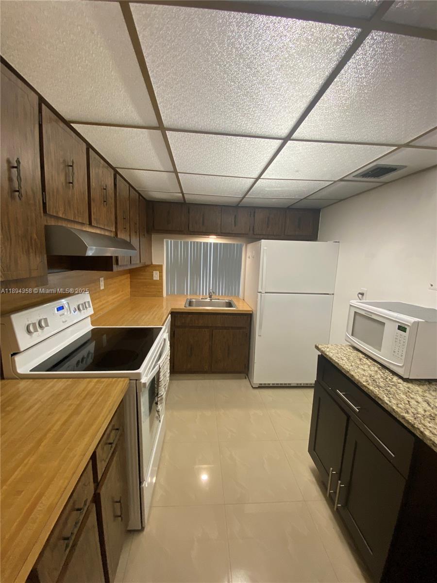 VERSAILLE GARDENS I CONDO - Residential Lease