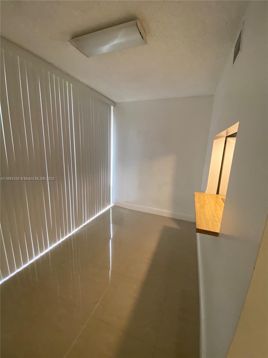 VERSAILLE GARDENS I CONDO - Residential Lease