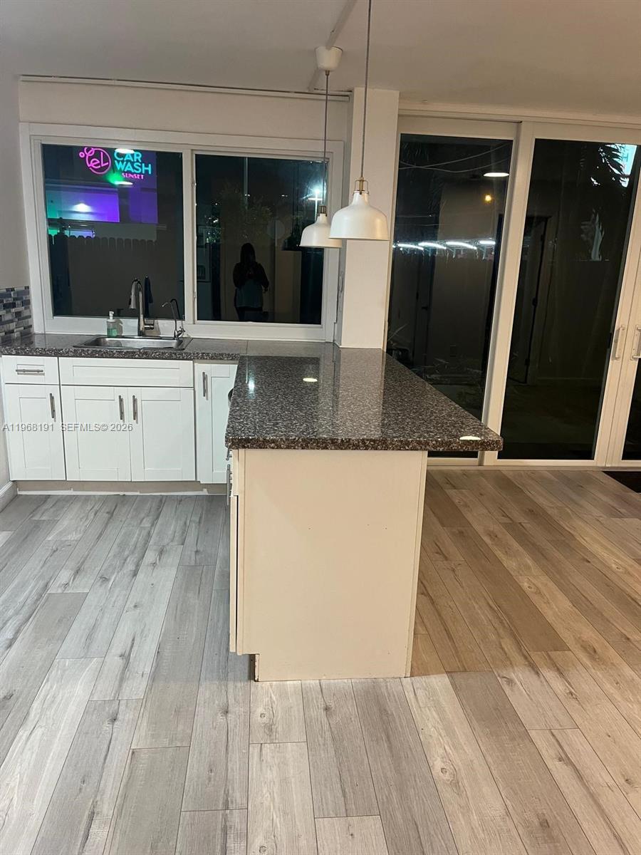 SNAPPER CREEK TOWNHOUSES - Residential