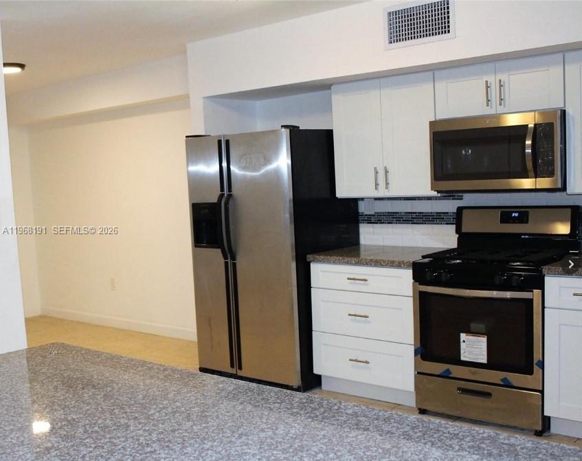 SNAPPER CREEK TOWNHOUSES - Residential