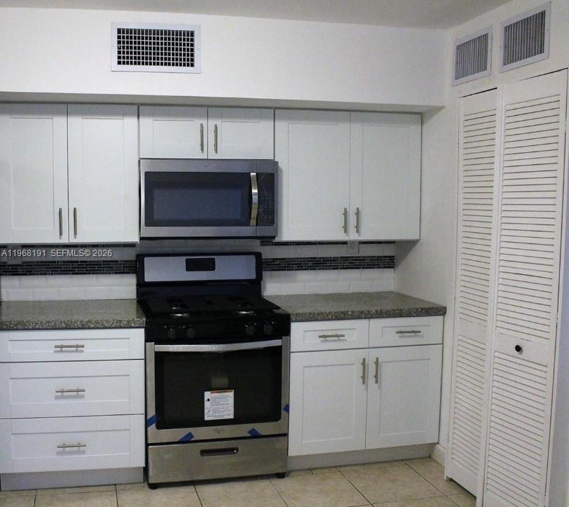 SNAPPER CREEK TOWNHOUSES - Residential