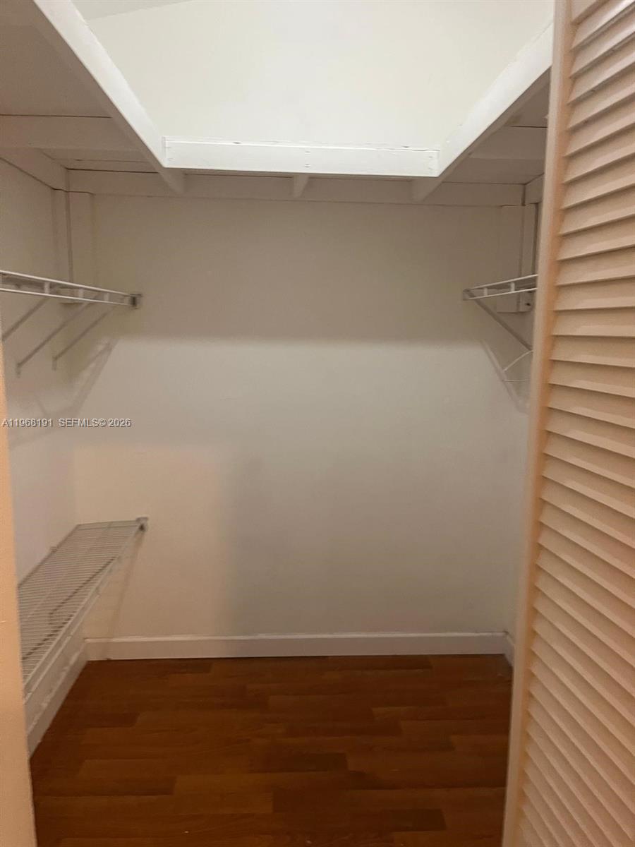 SNAPPER CREEK TOWNHOUSES - Residential