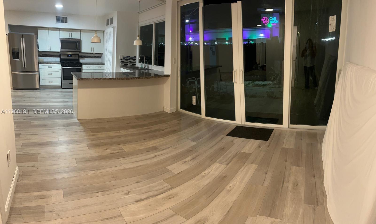 SNAPPER CREEK TOWNHOUSES - Residential