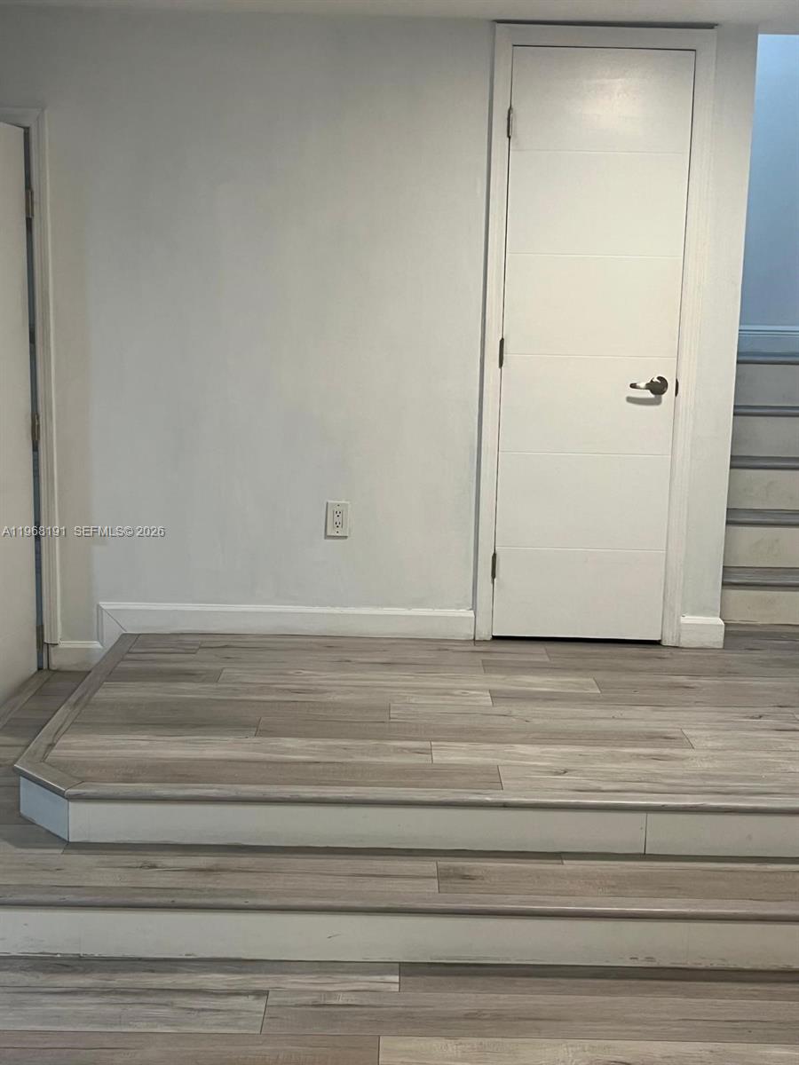 SNAPPER CREEK TOWNHOUSES - Residential