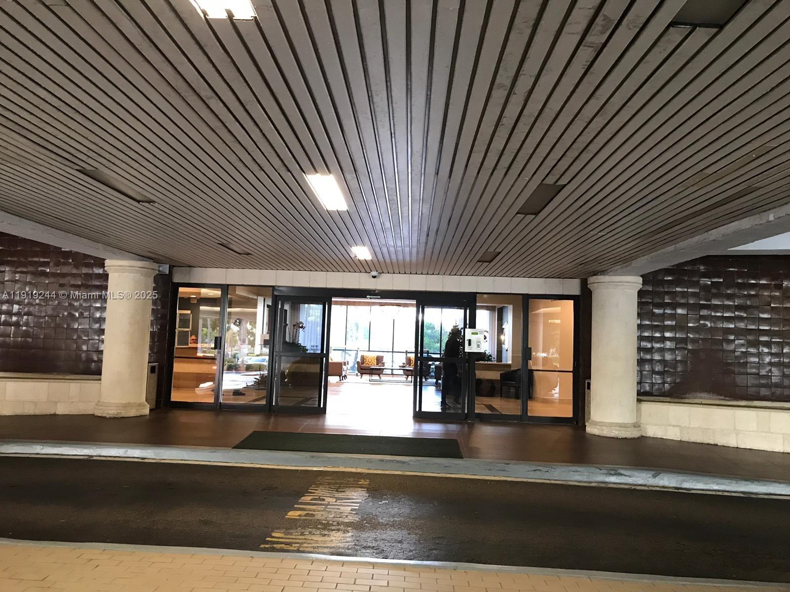 FLAMENCO CONDO TOWER I - Residential