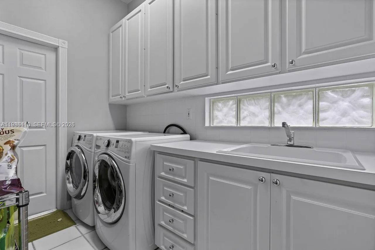 RIVERWALK 3 - Residential