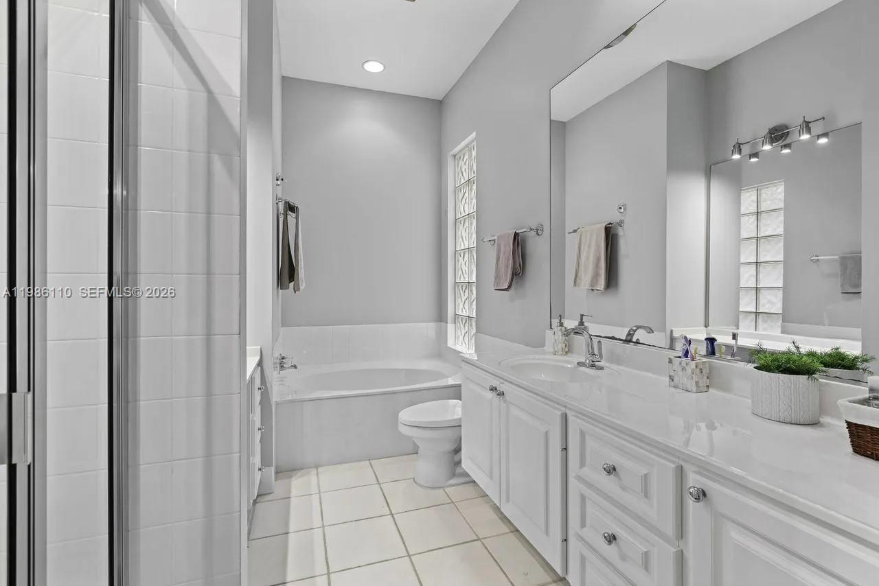 RIVERWALK 3 - Residential