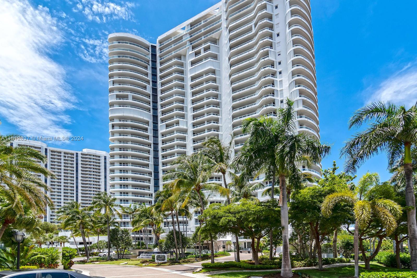 Property for Sale at 21050 Point Pl 305, Aventura, Miami-Dade County, Florida - Bedrooms: 4 
Bathrooms: 5  - $1,418,000
